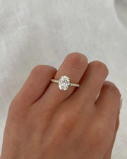 OVAL RING