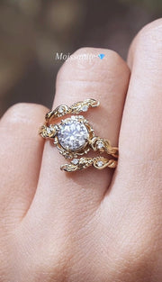 Mojesstee White ring